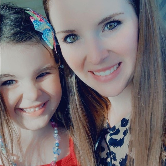 Meet your Posher, Amber - Picture 2 of 6